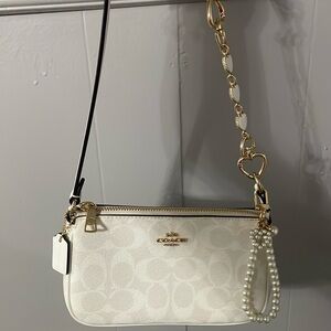 i’m selling this bag because I don’t need it anymore.